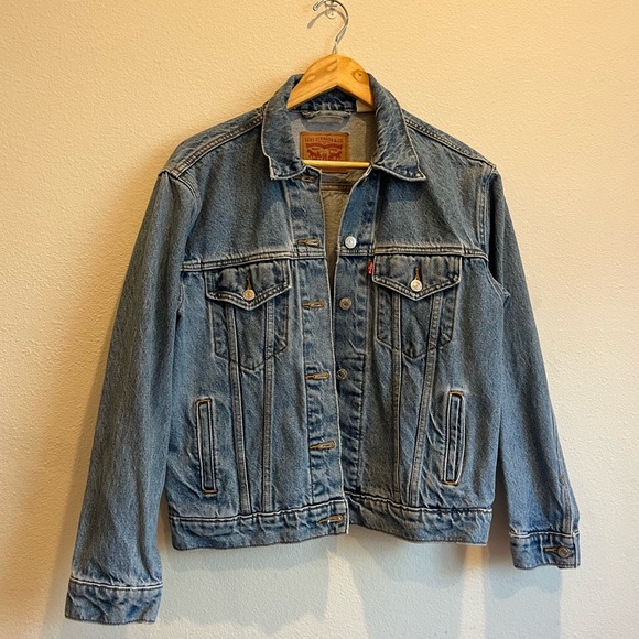 Levi's Jackets & Blazers - Levi’s Denim Trucker Jacket